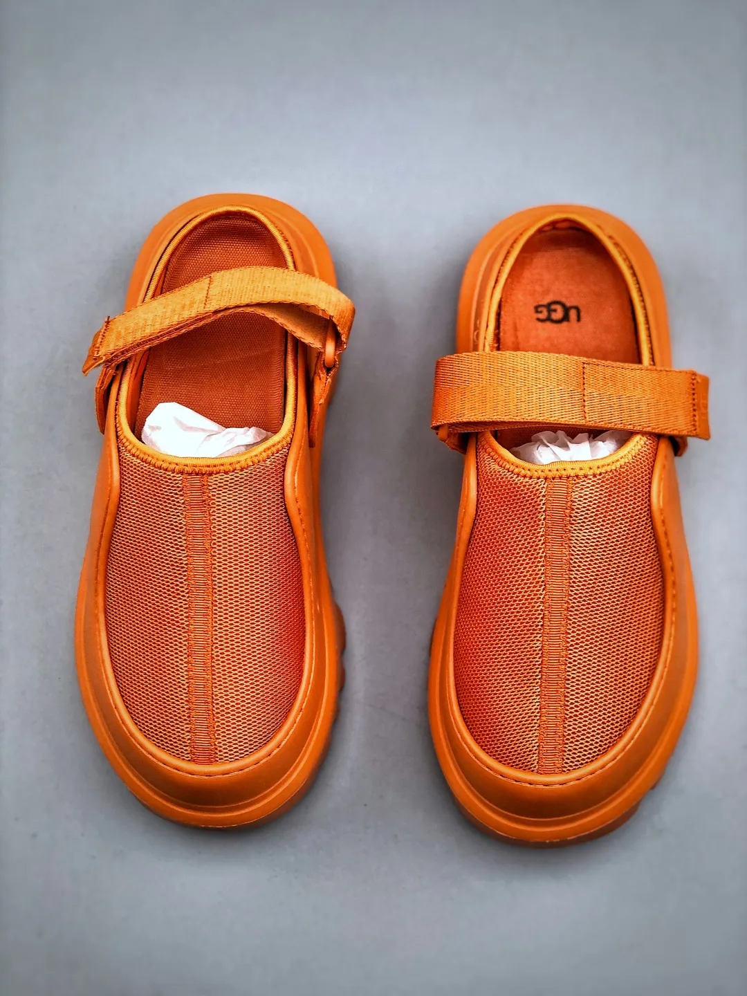 💰440 support store L/UGG summer new snow answer SKTA classic simple, comfortable and versatile, fashionable and casual, thick sole, comfortable, lightweight and breathable clog shoes, silent, wear-resistant and anti-wear. It is a vitality bomb in summer, full of youthful vitality, mesh material is breathable and light, super cool to wear in summer. Adjustable buckle design, convenient and considerate. The thick sole is non-slip and makes walking stable. Whether you are playing on the beach or strolling in the city streets, it can make you full of energy and become the center of attention ~ Size: 38-44